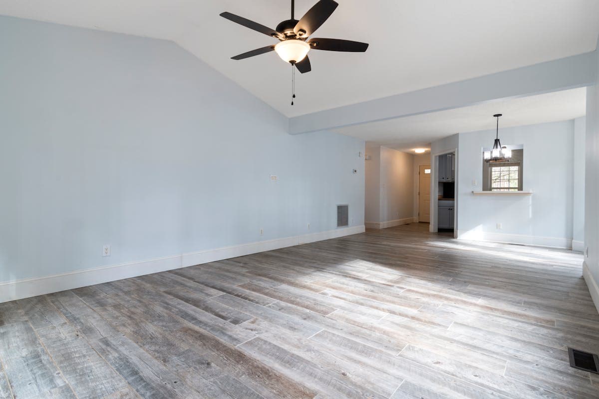 Vacant living room before and after AI virtual staging